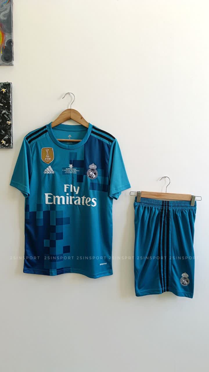 کیت کلاسیک 2017 رئال مادرید ( معروف به کیت قیچی برگردون رونالدو )