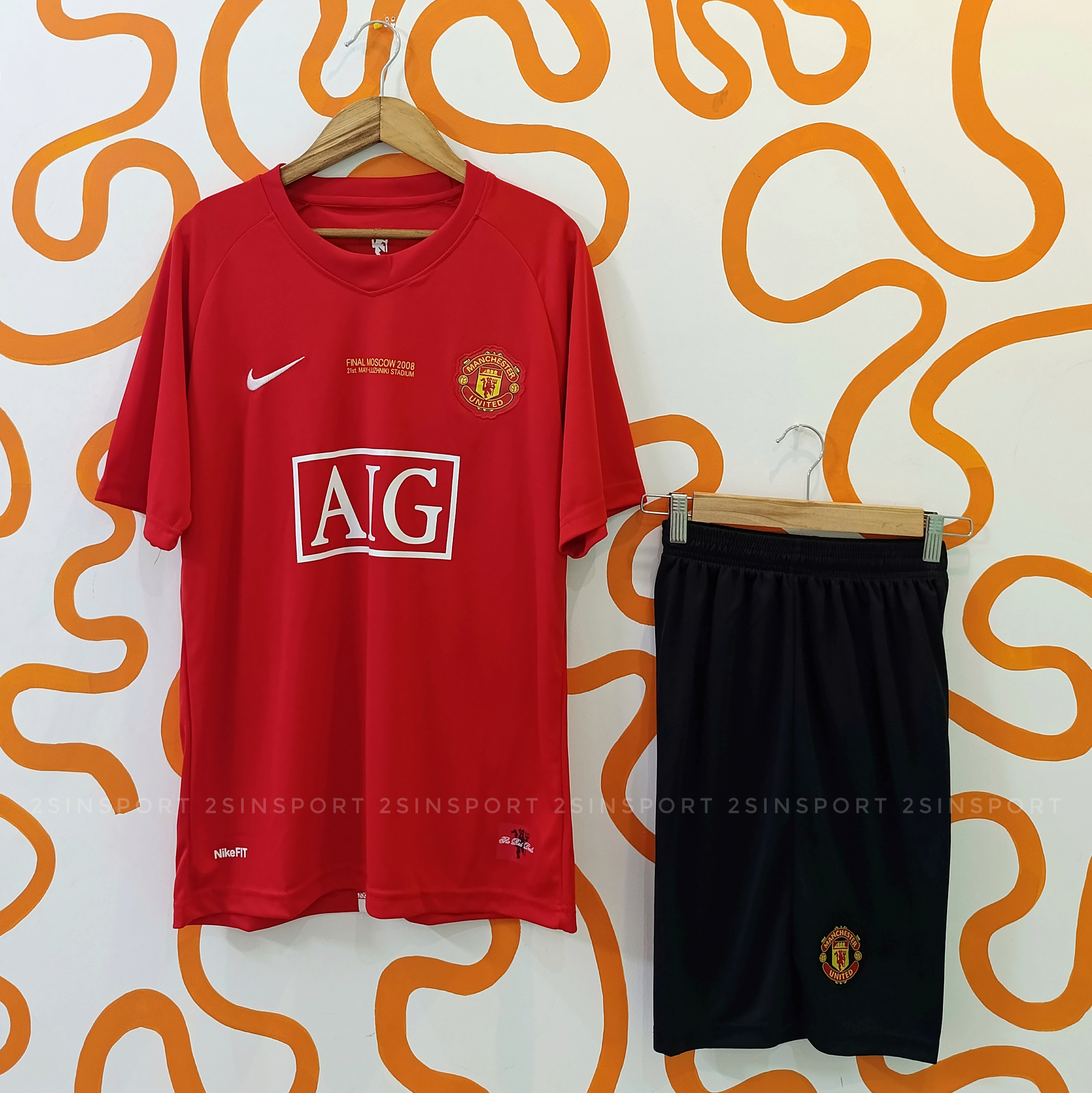 کیت قرمز منچستر یونایتد ۲۰۰۸ با چاپ رونالدو آماده